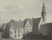 [Szczecin, widok z dachu kamienicy przy Podgórnej gmachu Standesamt]