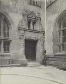 [Szczecin, wejście do Stadtsparkasse]