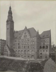 [Szczecin, widok elewacji tylnej gmachu Standesamt od strony ogrodu]