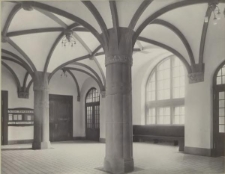 [Szczecin, hol na parterze gmachu Standesamt]