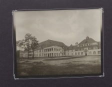 [Szczecin, widok na oddziały szpitalne i budynek administracyjny niemieckiego szpitala w Zdunowie]