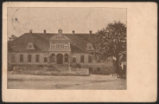 [Obiekt architektoniczy z dziedzińcem]