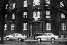 Peesemka. Państwowa Szkoła Morska w Szczecinie na Wałach Chrobrego 1963 - 1972 r. [Film] - Odsłonięcie kamienia