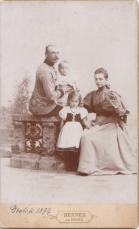 Fotografia Antoniego Halka-Ledóchowskiego z rodzicami i siostrą