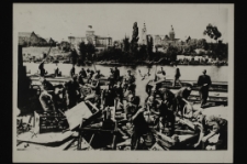 Fotografia zbiorowa z widokiem na Wały Chrobrego w Szczecinie