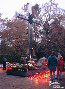 Cmentarz Centralny w Szczecinie - Krzyż Katyński '02