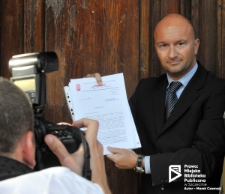 Manifestacja protestacyjna związkowców, odebranie petycji przez wojewodę Marcina Zydorowicza, Szczecin 18.09.2009