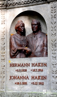 Pomnik nagrobkowy rodziny Hakenów w lapidarium Cmentarza Centralnego, Szczecin '14