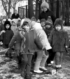 Przedszkolaki na spacerze, Szczecin '74