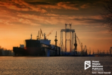 Szczecińska Stocznia Remontowa Gryfia, statek w doku, Szczecin '16