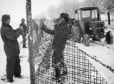 Montowanie osłon antyśniegowych, Płonia, Szczecin '75