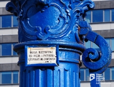 Zabytkowa pompa uliczna przy ul. gen. Ludomiła Rayskiego - detal, Szczecin '19