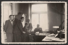 [Fotografia zbiorowa z redakcji "Dziennika Porannego"].