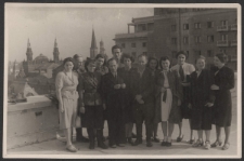 [Fotografia zbiorowa pracownik&oacute;w tygodnika polityczno-kulturalnego "Wolna Polska"].