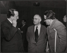 [Fotografia Oskara Lange, Benjamina Cohena i Henri Langiera].