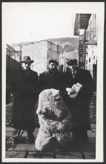 [Jerzy Borejsza z Pablo Nerudą i generałem Hidalgo de Cisnerosem]