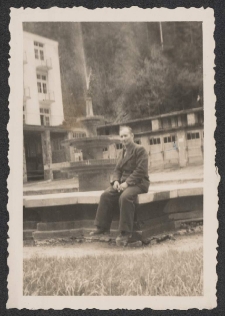 [Żegiestów-Zdrój, Fontanna przy Domu Zdrojowym "Karolówka". Kierowca Borejszyi]