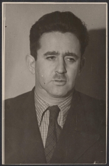 [Jerzy Borejsza w garniturze]