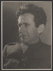 [Jerzy Borejsza w mundurze w randze kapitana LWP]