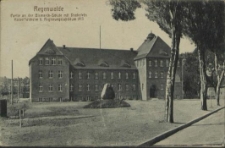 Regenwalde, Partie an der Bismarck-Schule mit Denkstein Kaiser Wilhelm II, Regierungsjubiläum 1913