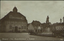 Naugard in Pommern, Bismarckdenkmal und Rathaus